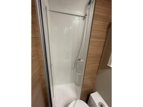 Weinsberg CaraSuite 650 MF 5 Gurte, mit Hubbett Foto: 12