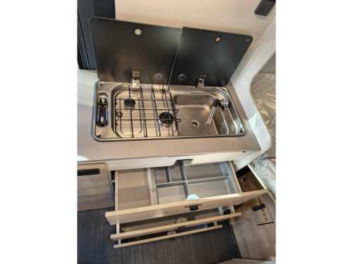 Dethleffs Globetrail 640 ES - automaat - slaapdak  foto: 10