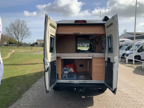 P&ouml;ssl Summit 600 Van conversion , 2.3 160 HP , with timing chain , Transverse bed , Motor-air conditioning , Swivel seats , Year of manufacture 2018 Motorhome centre on the road Marum photo: 36