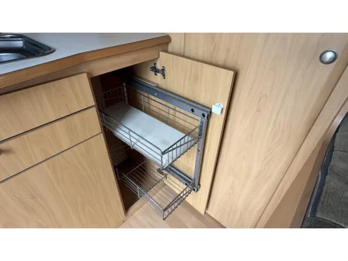 Beyerland Vitesse 460 MD Heckk&uuml;che Sitzgruppe Festbett Foto: 6