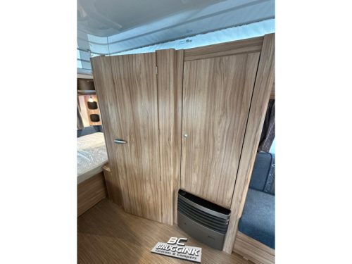 Eriba Feeling 425 Transverse bed Floor heating Mover photo: 10