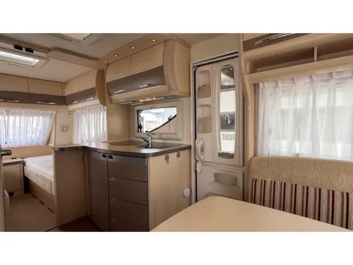 Hobby La Vita Bionda 495 UL single beds dinette photo: 6