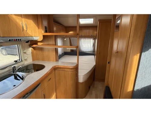Hobby Excellent Easy 460 UFE frans bed rondzit toilet  foto: 2