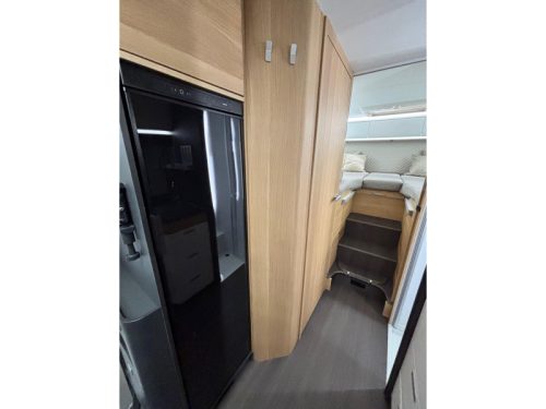 Adria Matrix Plus 670 DL Automaat + Hefbed  foto: 15