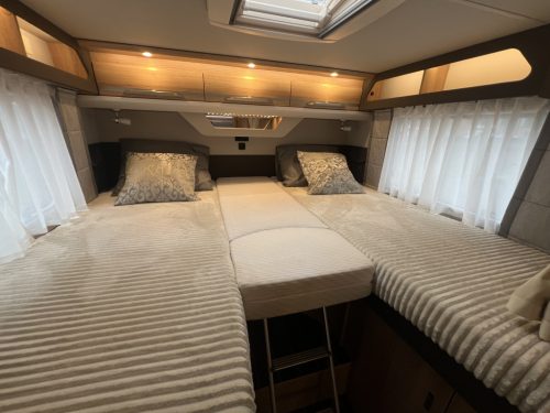 Knaus Sky Wave 650 MEG SINGLE BEDS+POP-TOP ROOF 9-SPEED AUTOMATIC photo: 2