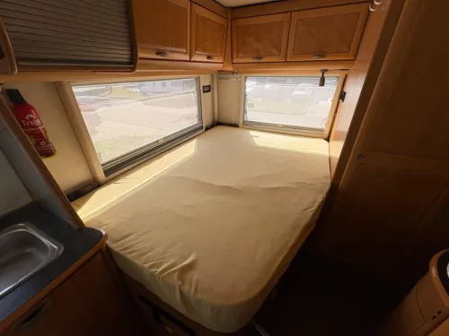 Hymer B 574 130PK,Festbett,Topaufteilung  Foto: 17
