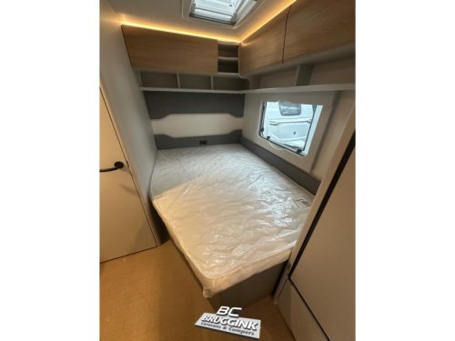 B&uuml;rstner B66 465 TS FRENCH BED & ROUND SEATING 1600KG photo: 6