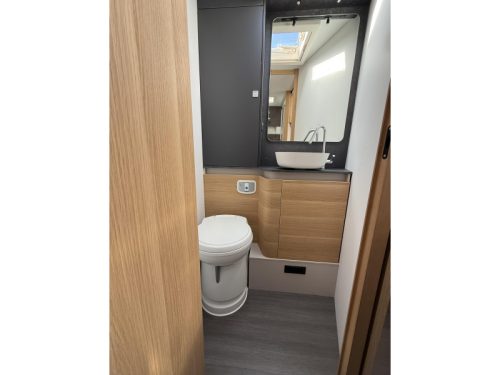Adria Matrix Plus 670 SC Queensbed - AUTOMATIK Foto: 17