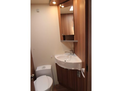 Weinsberg CaraLoft Queen bed + Drop-down bed photo: 20