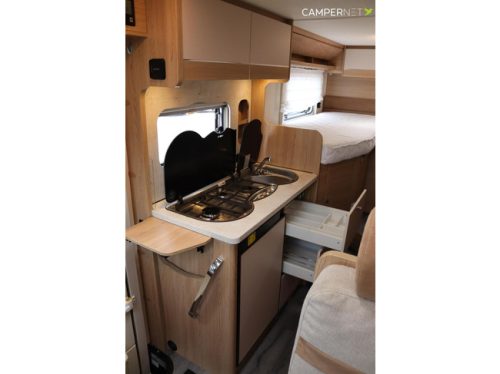 LMC Cruiser V646 140hp Automatic | HEO safe locks | Thule awning | Towbar | Single beds | Bearlock | Panoramic roof | Compact model photo: 11
