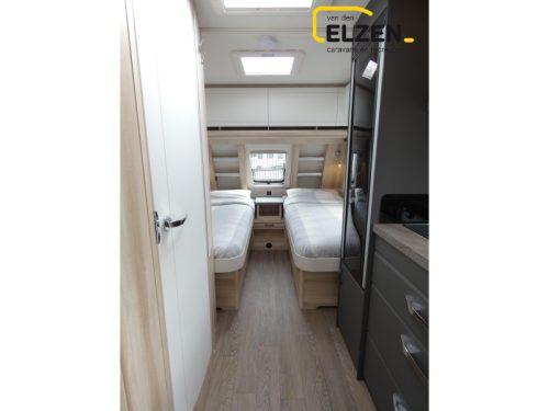 Hobby De Luxe 495 UL White Edition Special Package photo: 13
