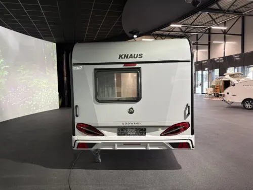 Knaus Sudwind Black Selection 500 PF Kopkeuken / Franz&ouml;sisches Bett Foto: 4