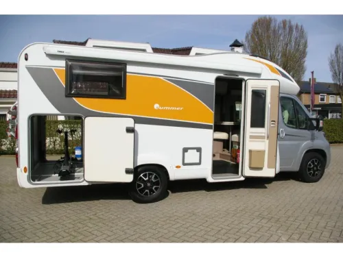 B&uuml;rstner Ixeo Time IT 726 G Single beds, Pop-top roof. photo: 4