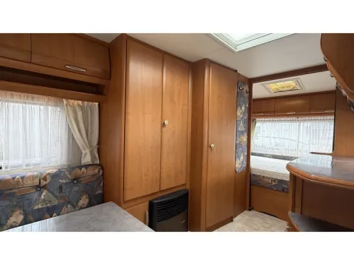 Hobby Excellent 470 UF lit travers&eacute;e photo toilettes: 3