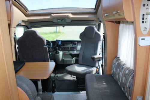 Knaus Sun Ti 700 Meg, Querbett, Garage, drehbare Vordersitze, Halbdinette, Sitzbank. Bj. 2008 Marum (Groningen) Foto: 5