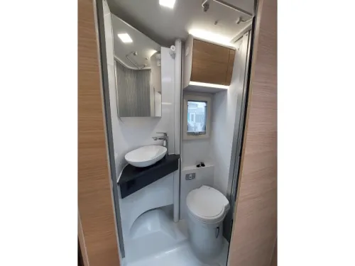 Adria Matrix 600 SL L&auml;ngsbett/Hubbett/TV/Batterie Foto: 14