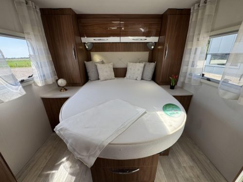 Pilote Essentiel P 706 Queensbed Pop-top roof photo: 2