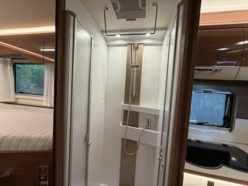 LMC Cruiser 732 T automatic - 5-berths - pop-top roof. photo: 17
