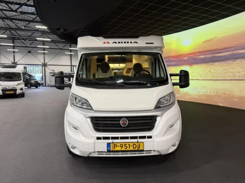 Adria Coral S 650 SF Frans bed  foto: 1