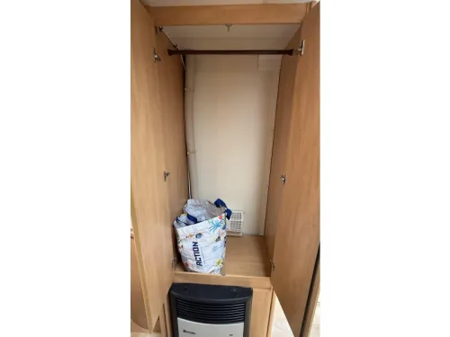 Hobby De luxe Easy 460 UFE franz&ouml;sisches Bett Rundsitzgruppe Toilette Foto: 8