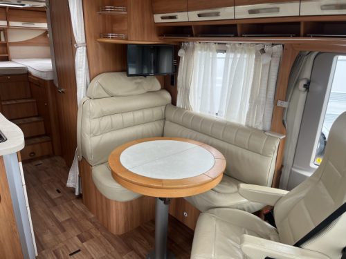 Hymer B 578 - Syst&egrave;me de mise &agrave; niveau - photo : 4