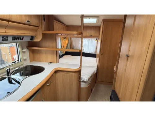 Hobby Excellent Easy 460 UFE French bed dinette toilet photo: 9