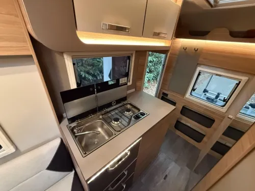 Weinsberg Xcursion 500 LT Compact Drop-down bed 22000 km! photo: 10