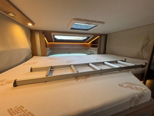 Laika Kosmo 212 leveling system queen bed 7m photo: 23