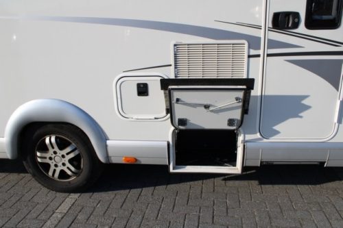 Carthago Chic C Line I 5.0 1. Besitzer Fiat 3.0 Liter 160 PS 4250 kg Chassis Einzelbetten 5 Sitzpl&auml;tze (122 Foto: 16