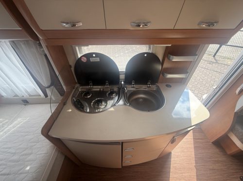 Hobby 455 UF Exellent in new condition Bovag inspected 2025 transverse bed mover truma bicycle rack 2x awning thule insect screen door photo: 10