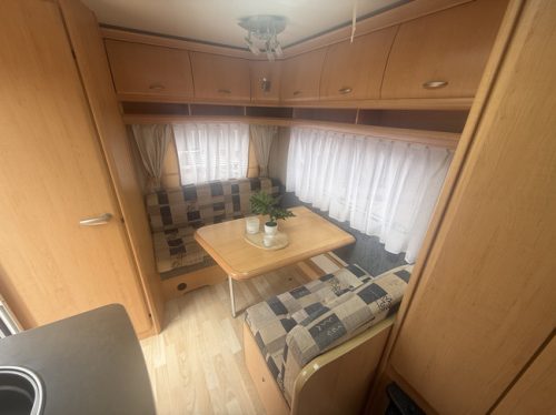 Hobby de luxe 400 SF transverse bed 4 berths awning mover screen door heater truma toilet photo: 8