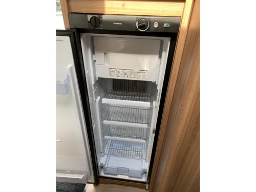 Weinsberg CaraSuite 700 ME - 5 Personen .- Automatik Foto: 18