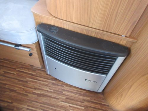 Eriba Touring 320 SEHR KOMPAKT UND MIT RANGIERHILFE Foto: 12