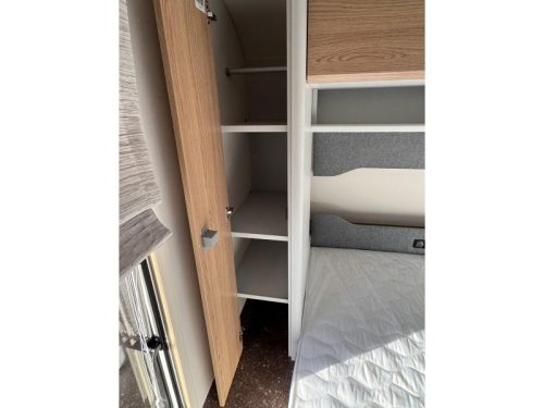 B&uuml;rstner B66 485 TS Queens bed new series photo: 4