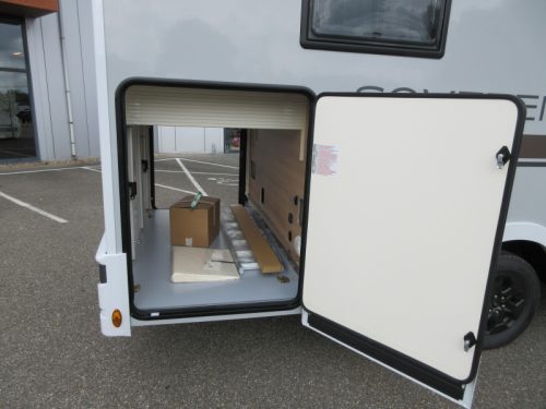 McLouis Sovereign 381 Queens bed / automatic photo: 3