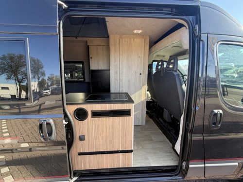 Fiat Kastenwagen professioneller Eigenbau 3.0 Multijet 177 PS Euro 5 Querbett Hubdach Toilette Webasto Standheizung Klimaanlage Markise Fahrradtr&auml;ger Anh&auml;ngerkupplung Foto: 3