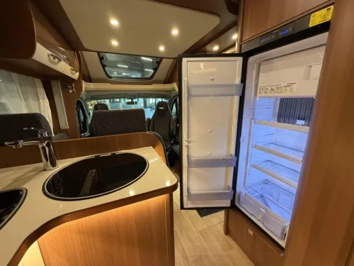 LMC Cruiser 732 T automatic - 5-berths - pop-top roof. photo: 18
