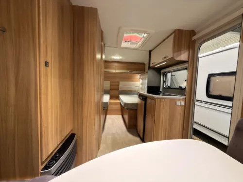 Caravelair Antares Style 450 Awning+mover+awning photo: 6
