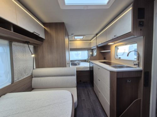 Tabbert Cazadora 420 QD 2.3 Layout with mega kitchen! photo: 13