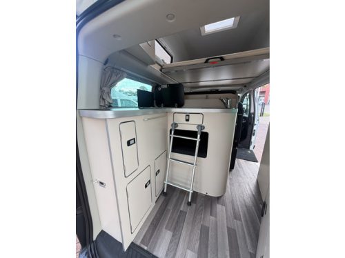 Westfalia Ford Nugget Hochdach Kastenwagen Klimaanlage Tempomat 4 Schlafpl&auml;tze 2x Solarpanel K&uuml;che Anh&auml;ngerkupplung LM 18 Zoll Foto: 15
