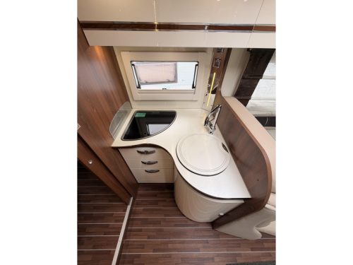 McLouis Nevis 880 G 150HP Queen bed Automatic photo: 8