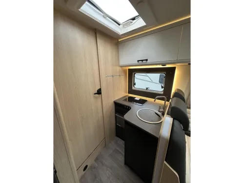 Sunlight T 68 Adventure Edition Roof air conditioning, Oven photo: 12