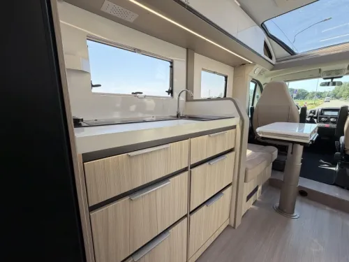 Adria Compact Supreme DL Face-to-Face, 160HP photo: 7