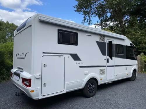 Adria Sonic Plus 700 DC Automatic | Roof air conditioning Level photo: 1