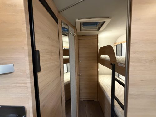 Knaus Sudwind Black Selection 500 QDK Etagenbett / Querbett Foto: 15