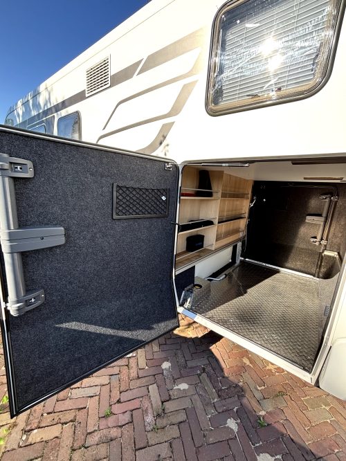 HYMER BMCI 600 White Line Full Options /Sistema de nivelaci&oacute;n foto: 21