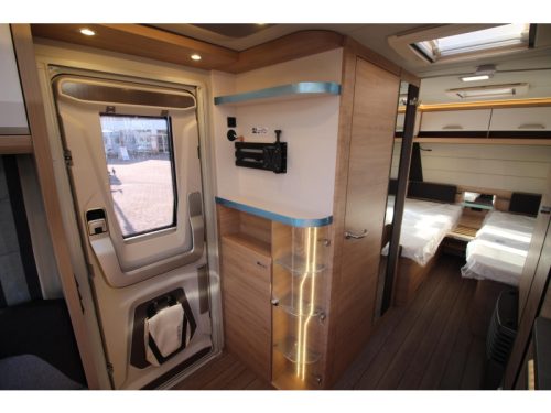 Knaus Sudwind Black Selection 540 UE Panoramic roof window + Single bed photo: 18