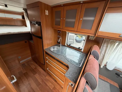 Dethleffs Esprit 6870 I GARAGE/GROSSES BETT/SCH Foto: 8