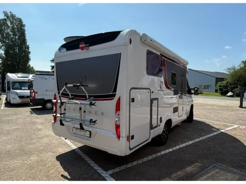 B&uuml;rstner Travel Van T 620 Single length beds photo: 2