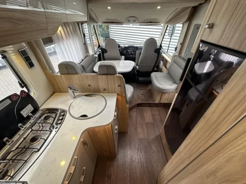 Hymer B698 Queensbett L-Sitzgruppe 150PS TV Foto: 14